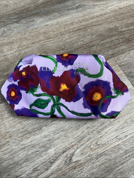 Clinique Handbags - Clinique Lavender Floral Zip Cosmetic Pouch